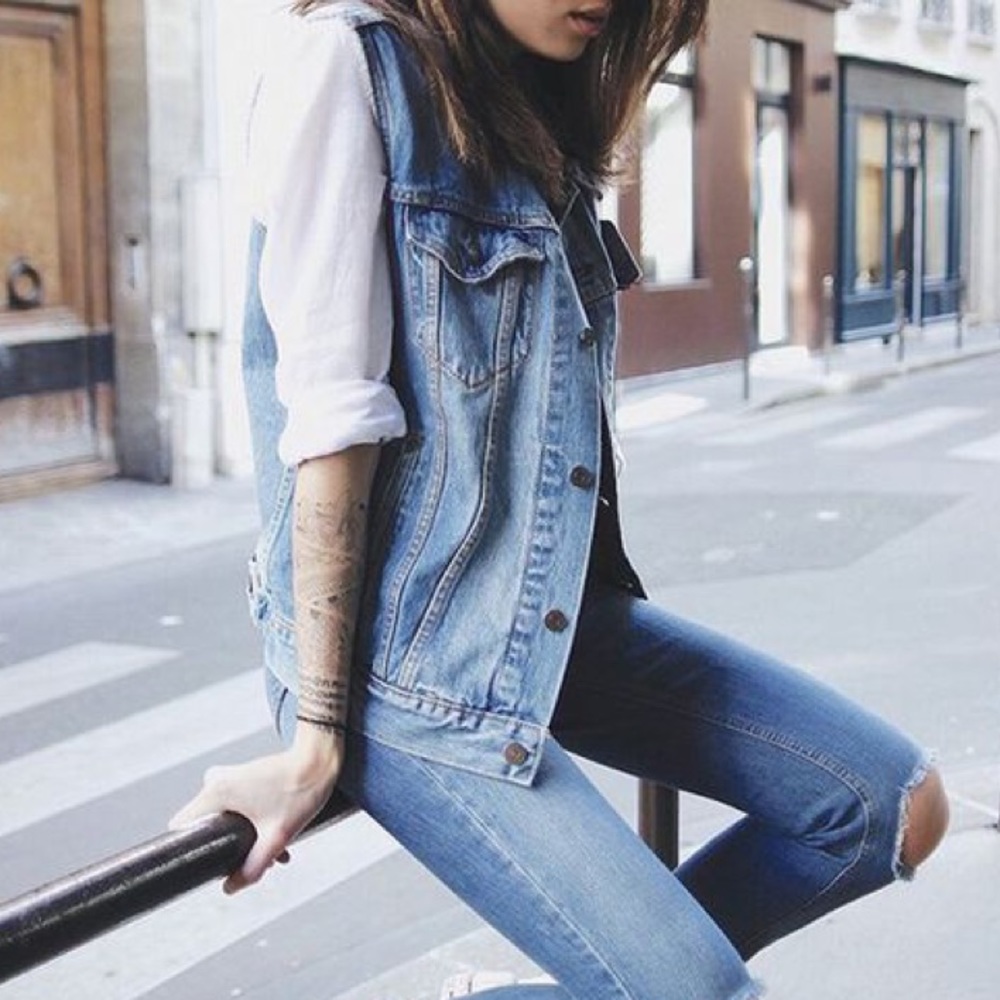 RARE vintage Levi’s denim vest 🌼